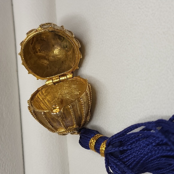 Estee Lauder - Picture 5 of 5